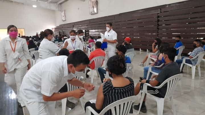 Sector salud pretende vacunar a todos los jóvenes.