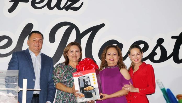 Celebra Diana a los maestros