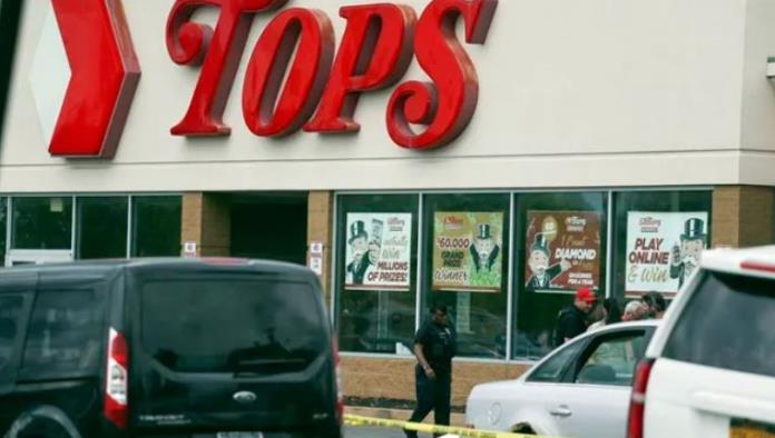 Tiroteo en supermercado de Búfalo deja por lo menos 10 muertos; cae el asesino