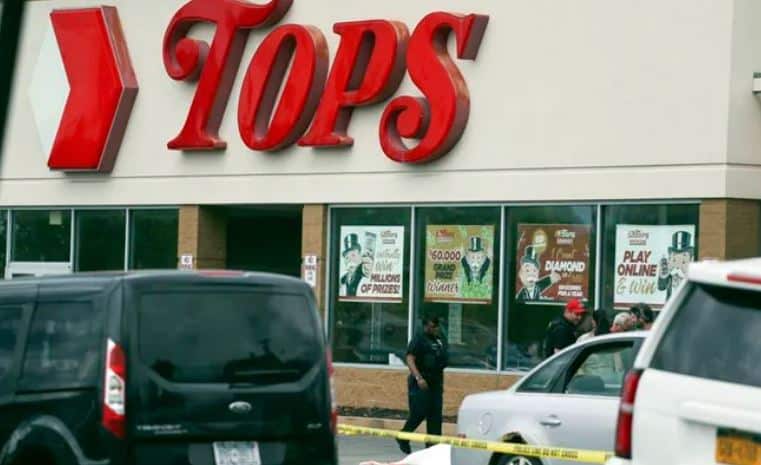 Tiroteo en supermercado de Búfalo deja por lo menos 10 muertos; cae el asesino