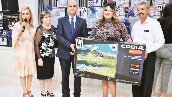 Festeja alcalde a maestros
