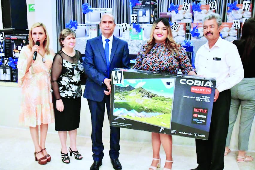 Festeja alcalde a maestros