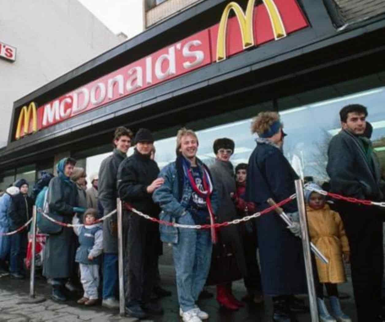 McDonalds le dice a adiós a Rusia; Cierran 850 restaurantes
