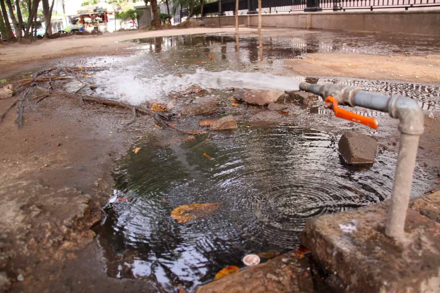 Se sancionará a quienes desperdicien el agua.