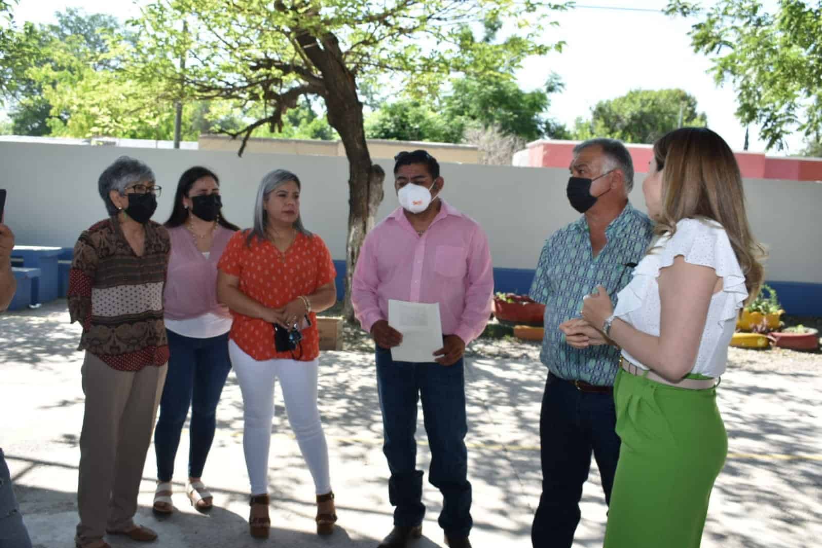 Por iniciativa propia desde hace tiempo, el Gobierno Municipal ha contribuido con mejoras en algunos planteles educativos.