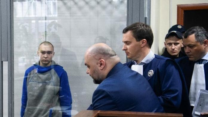 Sentencia a soldado ruso en Ucrania; Confesó mata a un civil desarmado