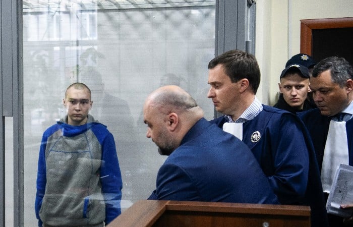Sentencia a soldado ruso en Ucrania; Confesó mata a un civil desarmado