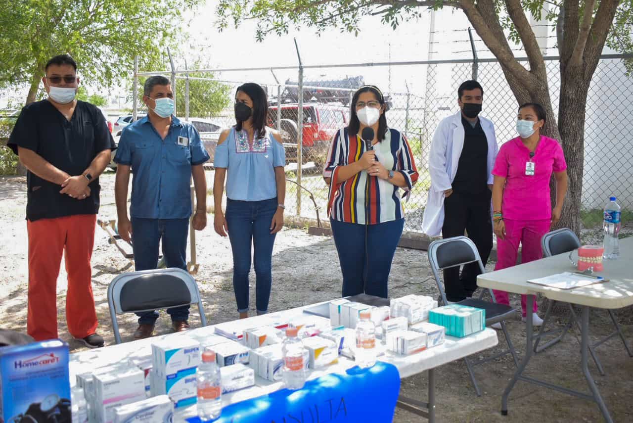 Realizan brigada de salud en Rio escondido.