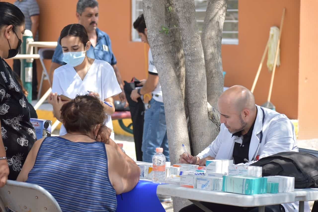 Realizan brigada de salud en Rio escondido.