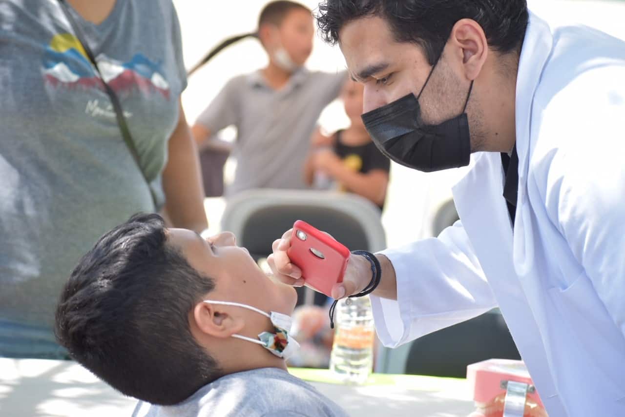 Realizan brigada de salud en Rio escondido.