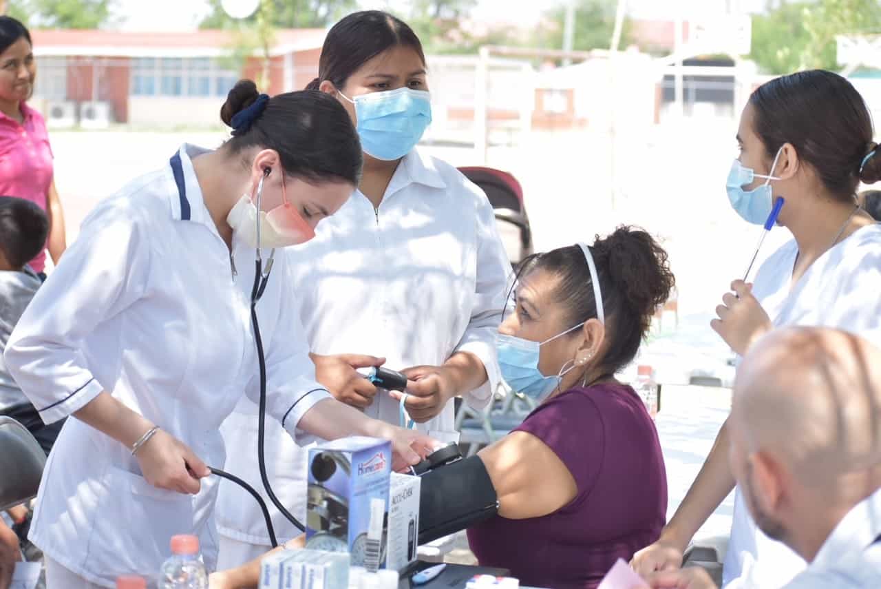 Realizan brigada de salud en Rio escondido.
