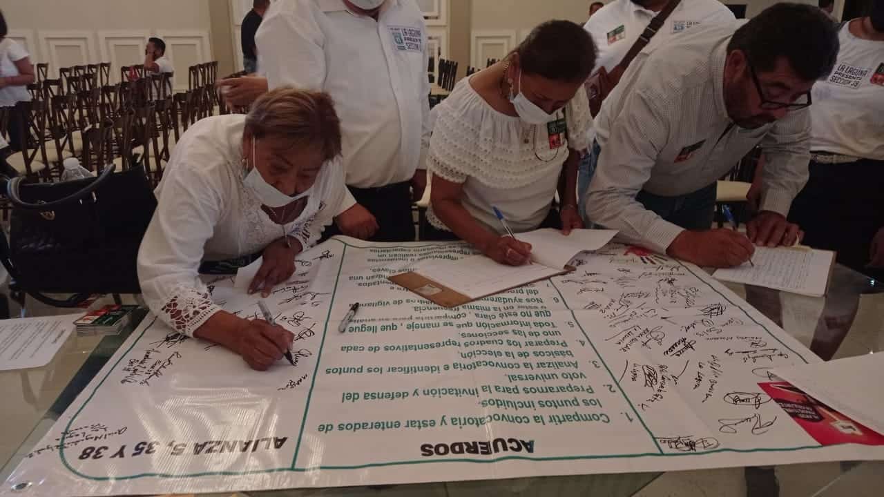 Los maestros buscan elegir a sus dirigentes por medio del voto universal, libre y secreto.