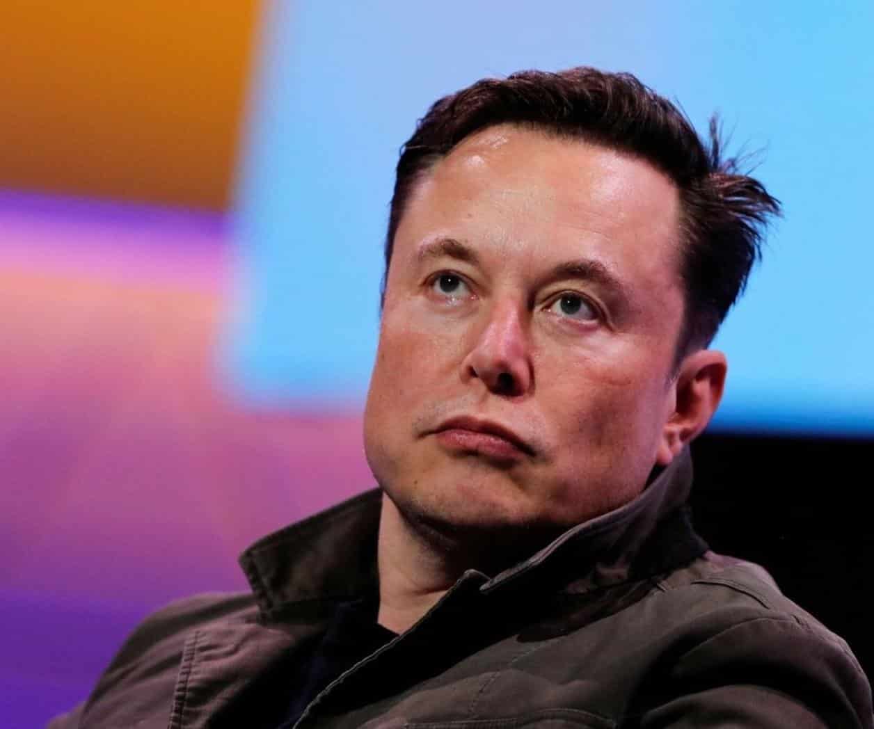 SpaceX pago a azafata para evitar demanda de acoso sexual contra Elon Musk