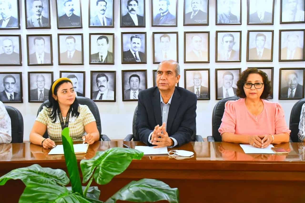 Por la buena disposición y colaboración, el alcalde Dr. Mario Dávila felicitó a los regidores y directores por el trabajo realizado en beneficio de los estudiantes de Monclova.