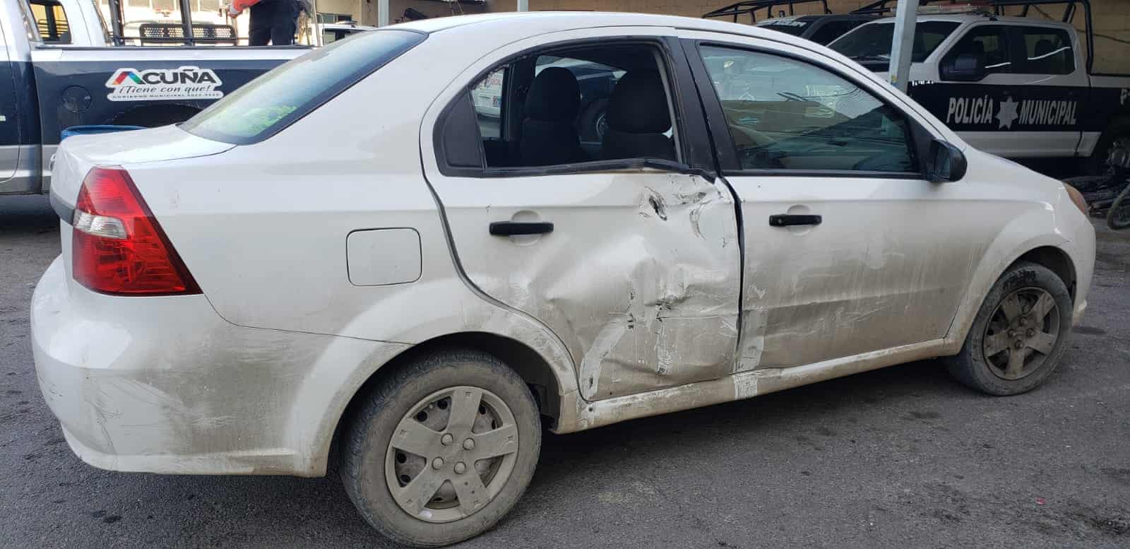 Choca su moto contra vehículo y no asume su responsabilidad.