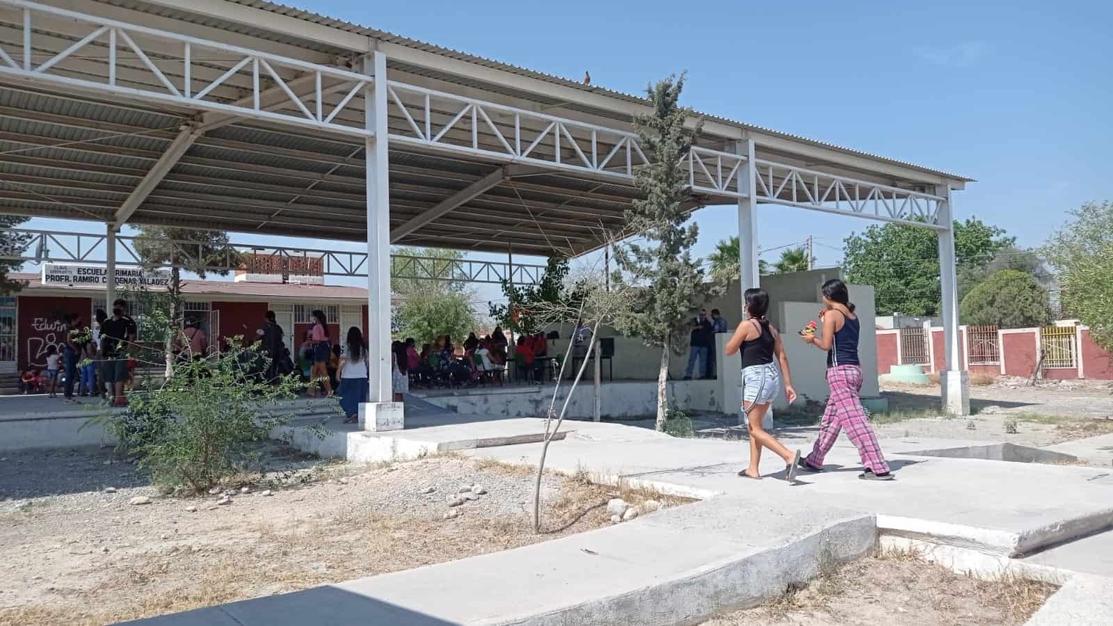 Los padres de familia están comprometidos con el mejoramiento del lugar.