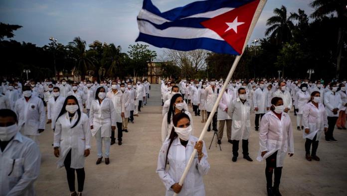 “¡Que se vayan al carajo!? ;AMLO defiende a médicos cubanos