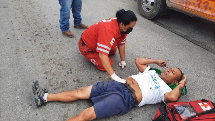 Por descuido, embiste camión de gas a ‘Don’ en su bicicleta