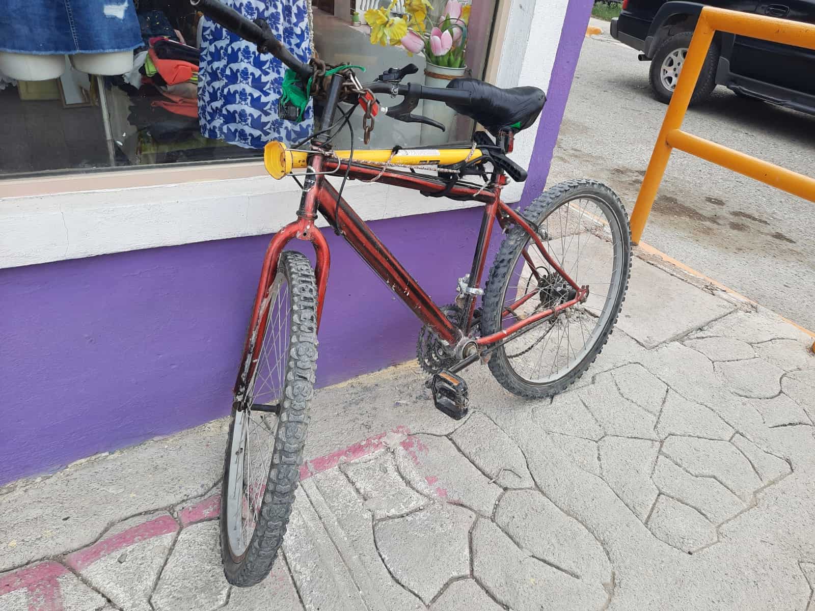 Por descuido, embiste camión de gas a ‘Don’ en su bicicleta
