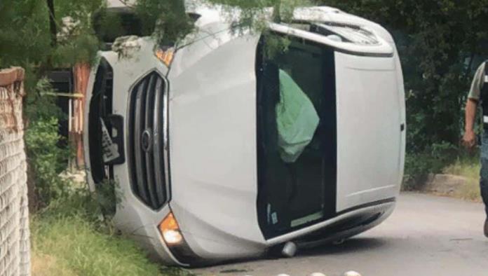 Acuestan el auto y se dan a la fuga