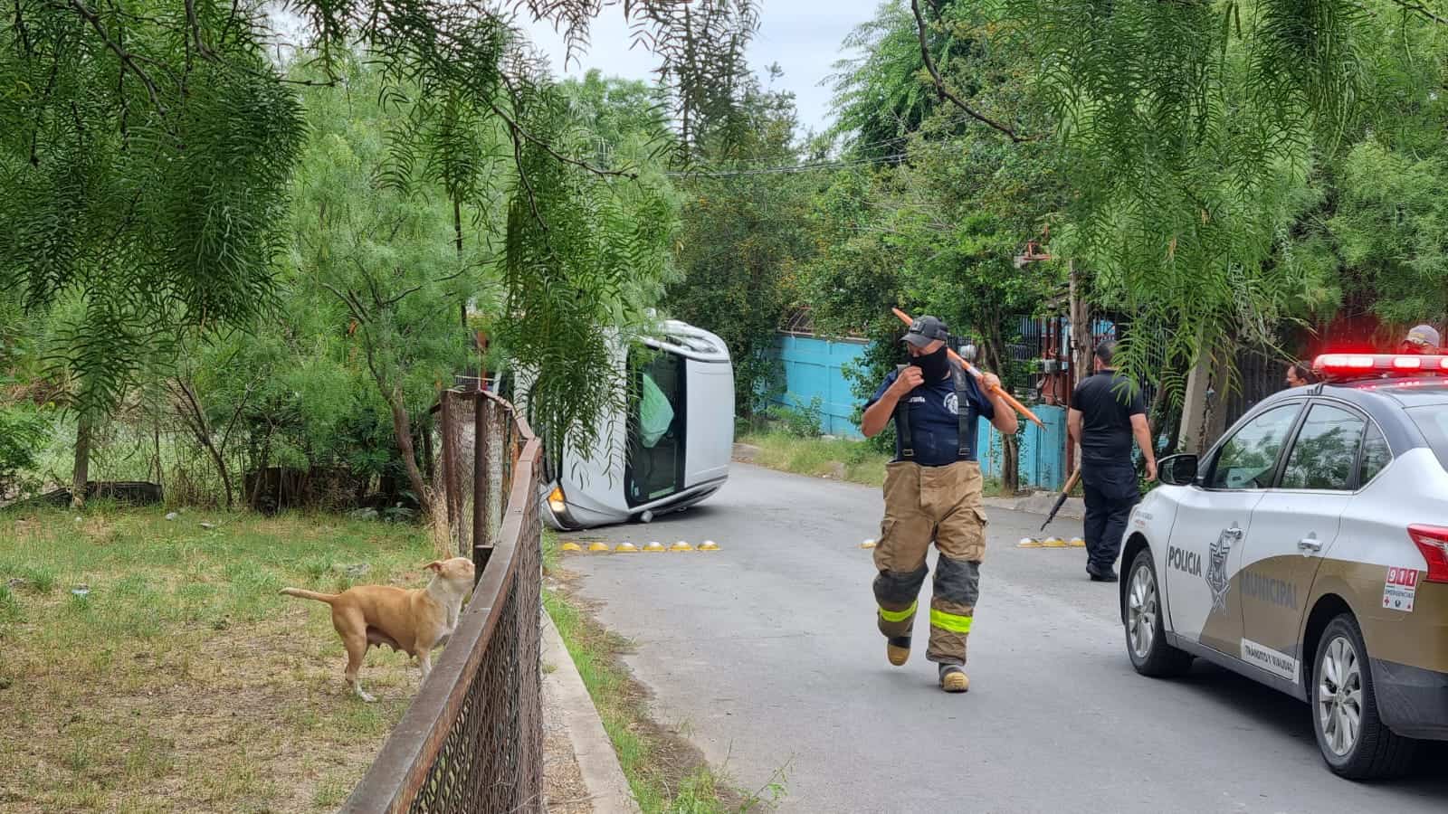 Acuestan el auto y se dan a la fuga