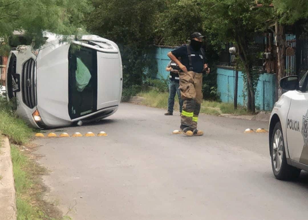 Acuestan el auto y se dan a la fuga