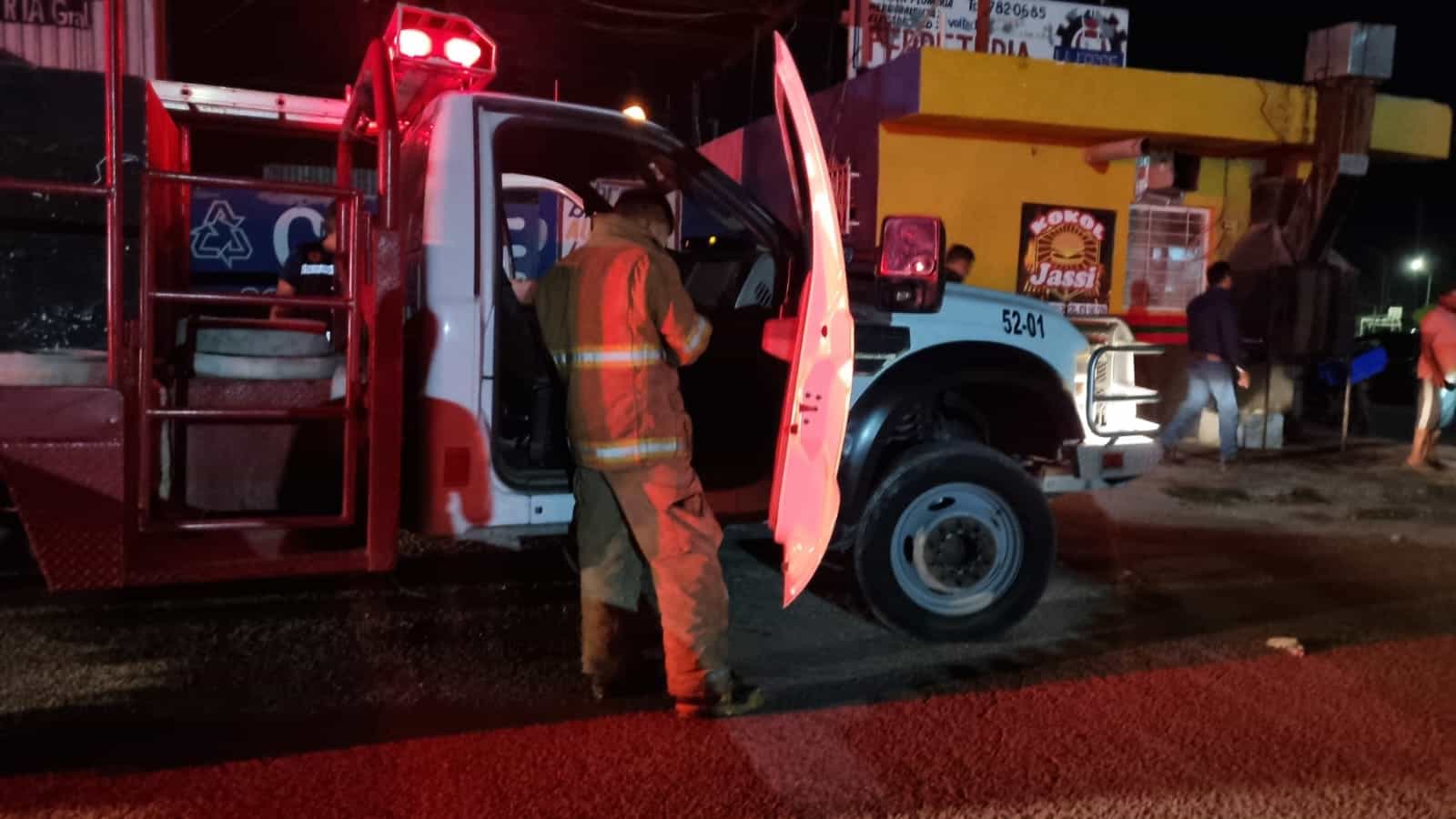 Evitan incendio en Ferretería.