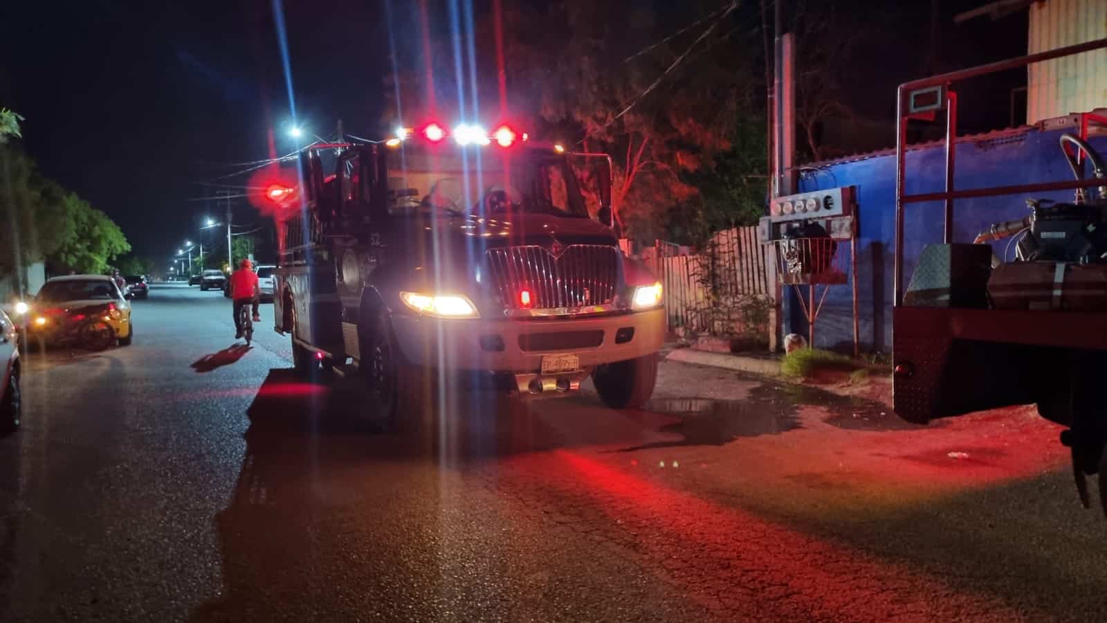 Evitan incendio en Ferretería.
