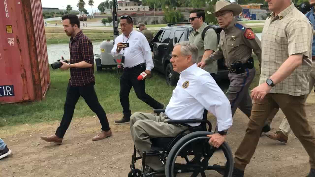 Cierra Abbott el paso a migrantes; Reforzará operativos