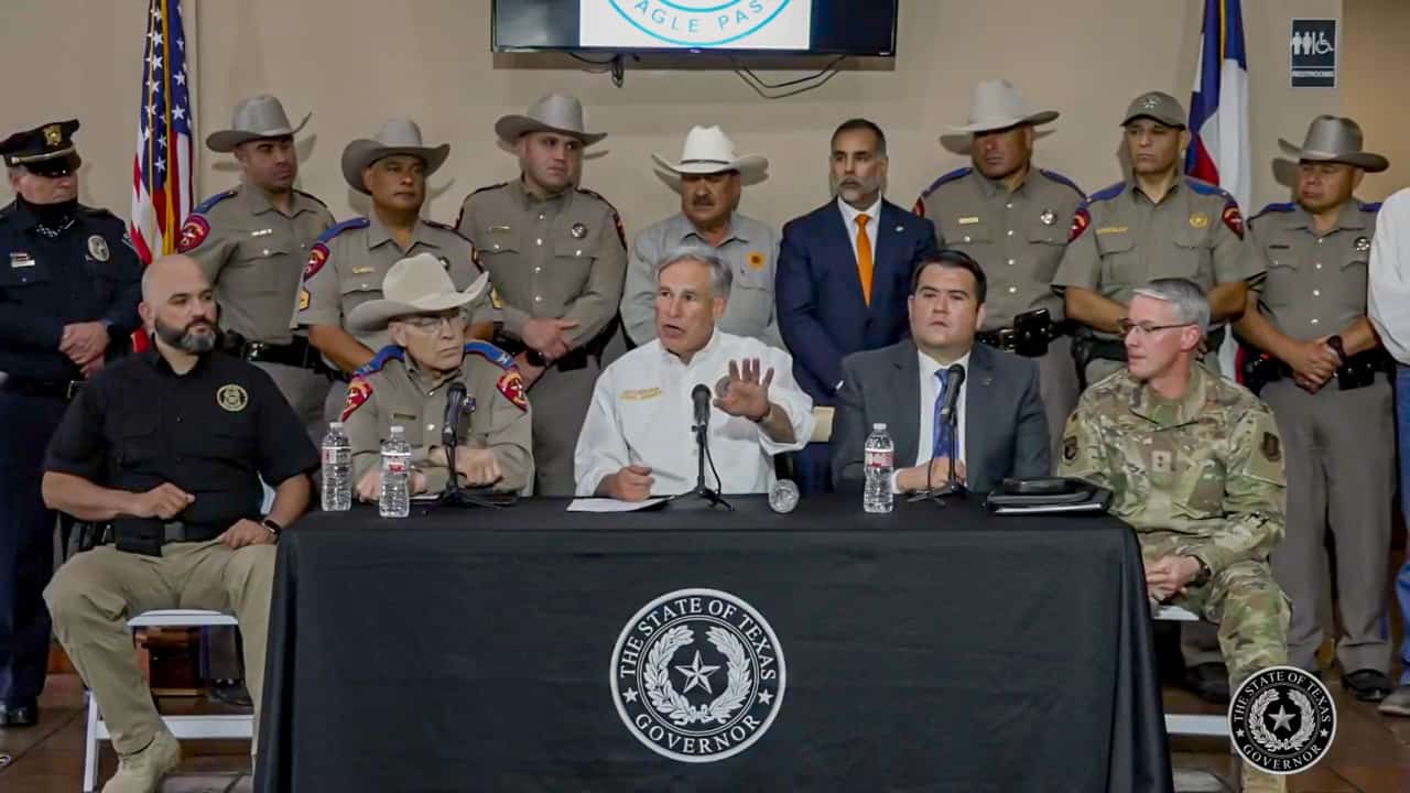 Cierra Abbott el paso a migrantes; Reforzará operativos