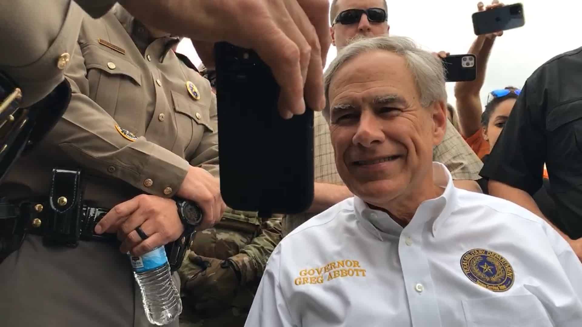 Cierra Abbott el paso a migrantes; Reforzará operativos