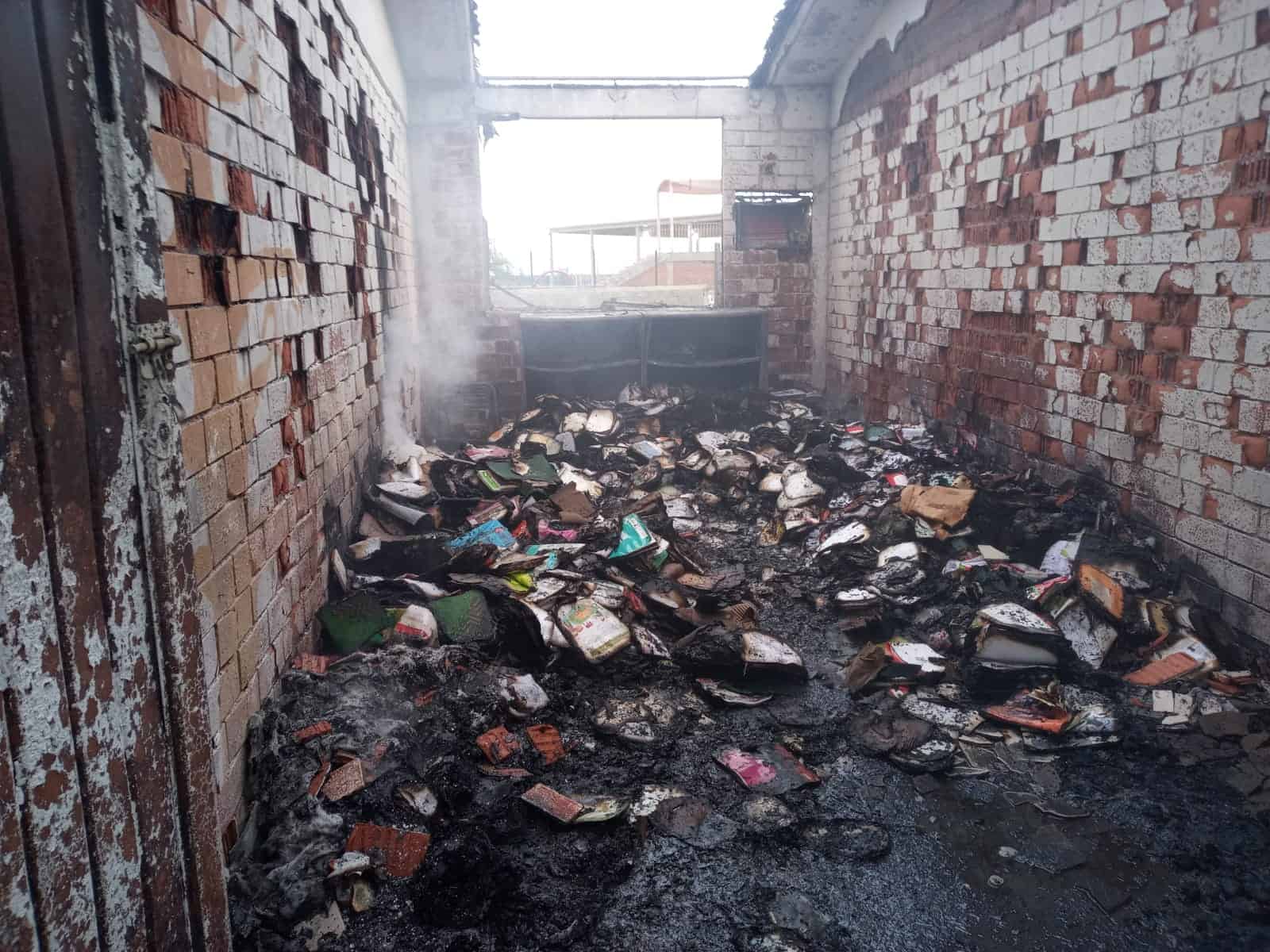 Incendian salones de escuela primaria