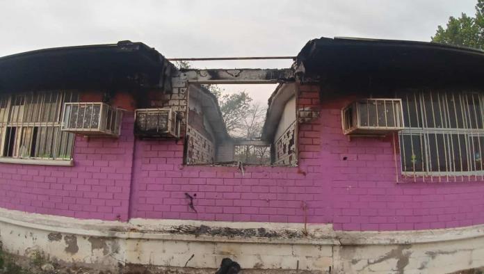 Incendian salones de escuela primaria