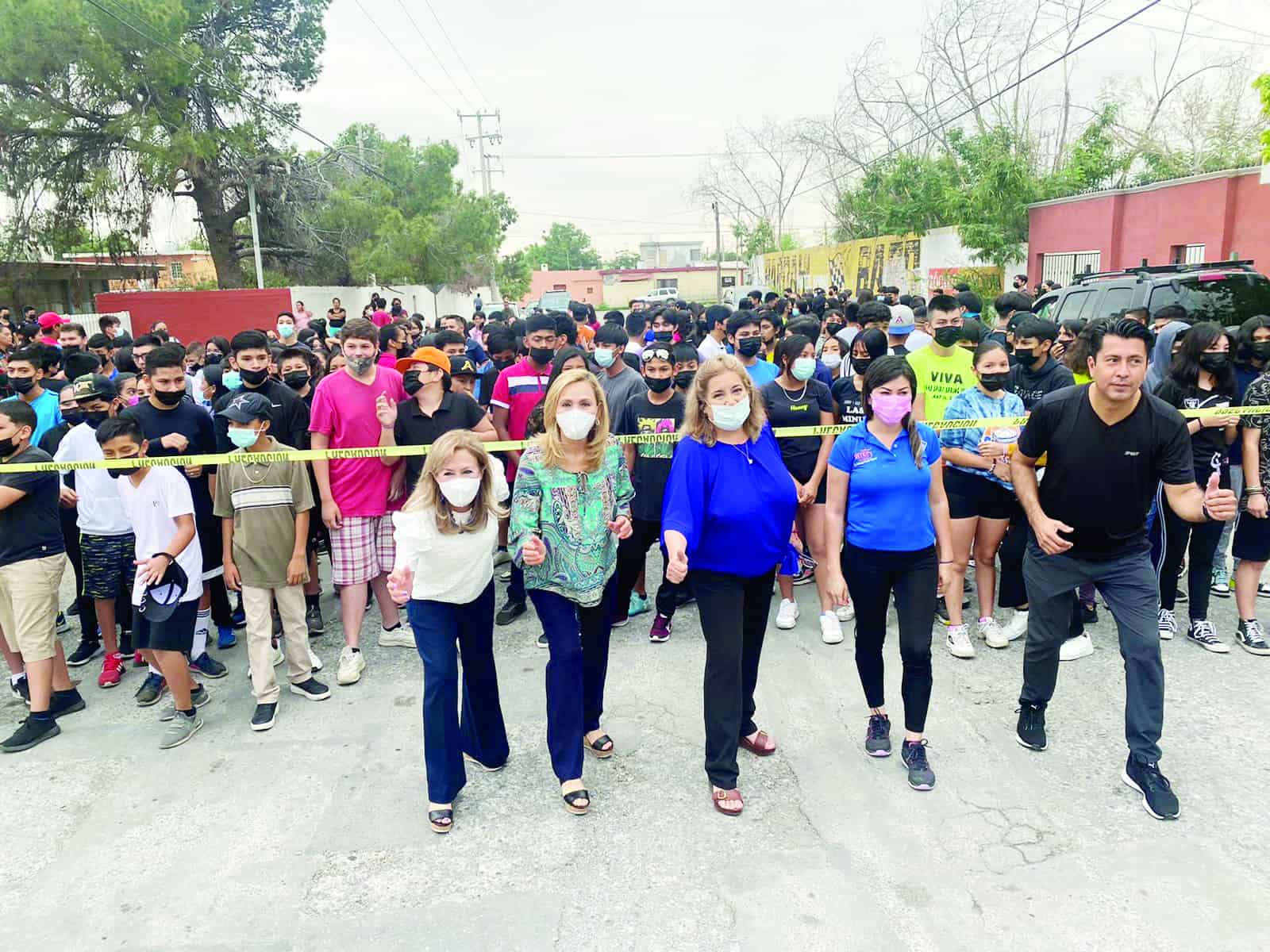 Con actividades deportivas, fue como los alumnos de la escuela secundará Emiliano Zapata, festejaron el Día del Estudiante.