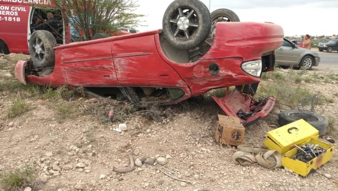 Vuelcan en el Sur Poniente por ir a exceso de velocidad