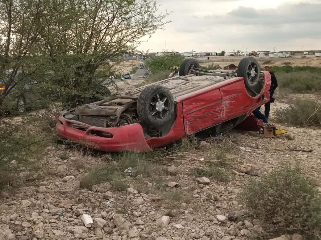Vuelcan en el Sur Poniente por ir a exceso de velocidad