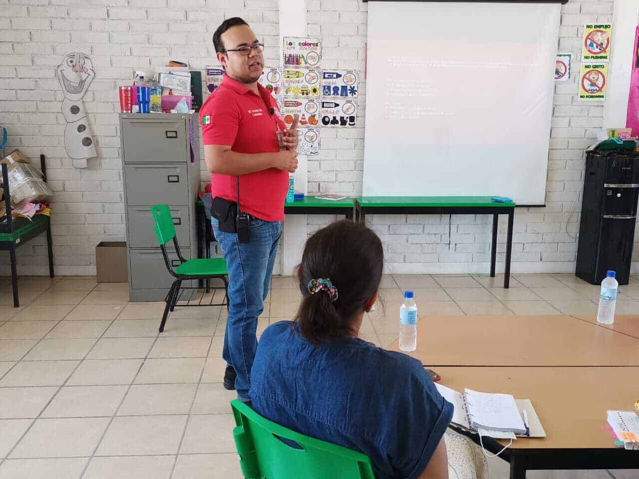Capacitan a docentes en primeros auxilios del CAM 40