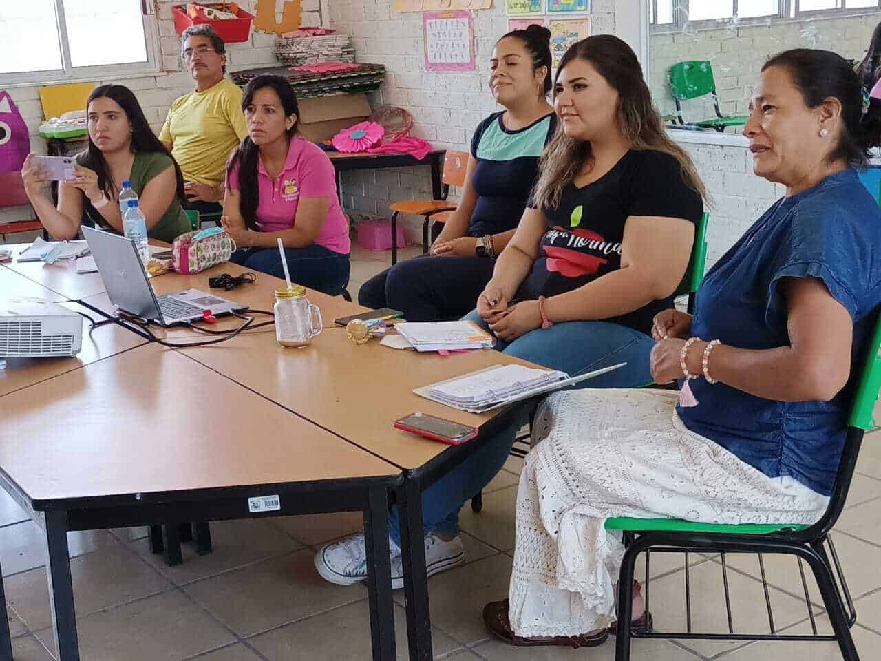 Capacitan a docentes en primeros auxilios del CAM 40
