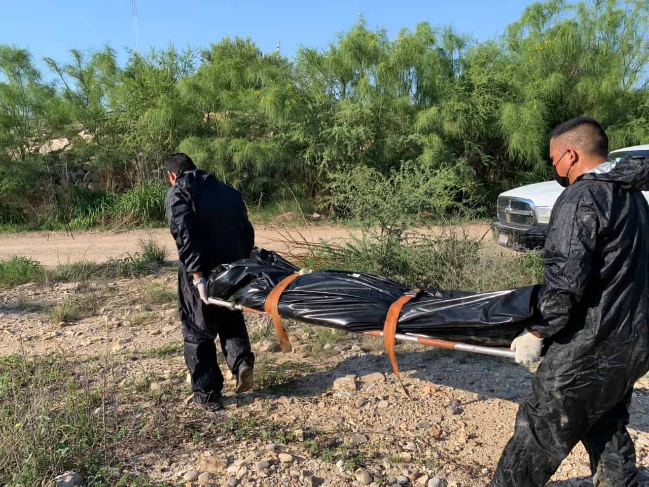 Arrastra bravo a otro migrante; Lo hallan muerto