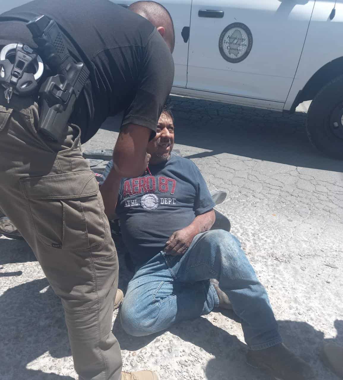 Se le atraviesa camioneta y lo choca