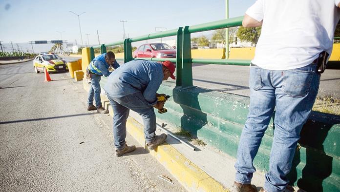 Frontera: Iluminan puente vehicular de la 30