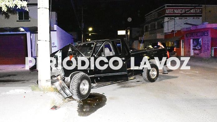 Destroza camioneta