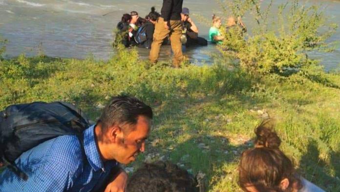 Rescata INM con helicóptero a 15 migrantes