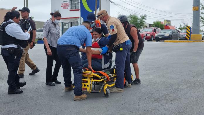 EMBISTEN A MOTOCICLISTA
