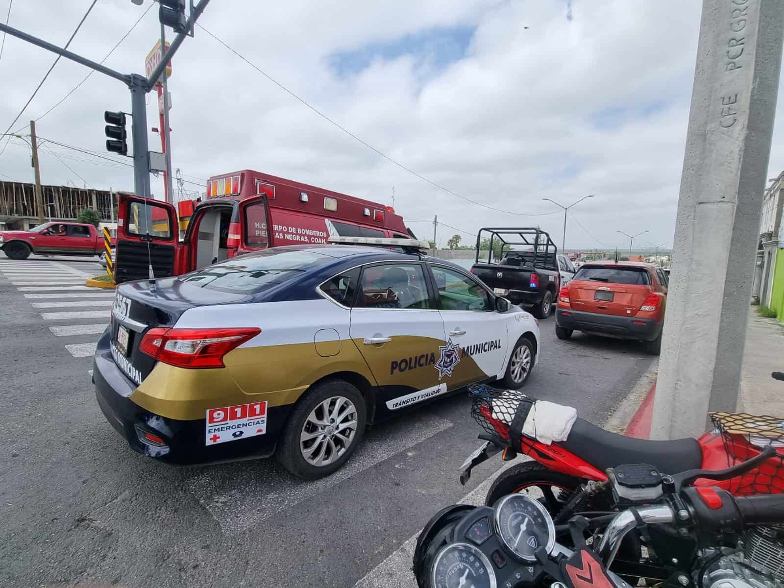 EMBISTEN A MOTOCICLISTA