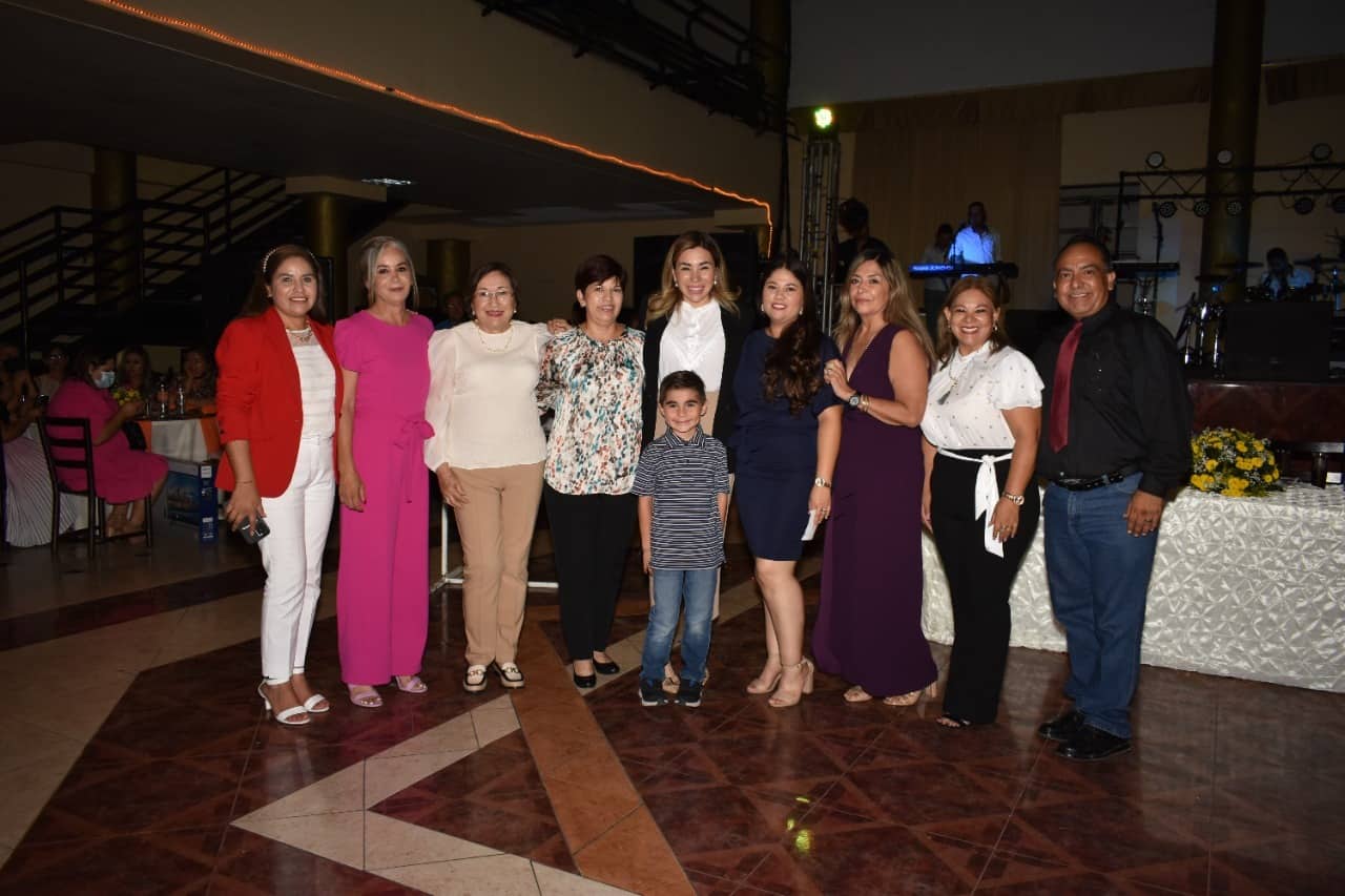Múzquiz: Festeja Tania a los maestros