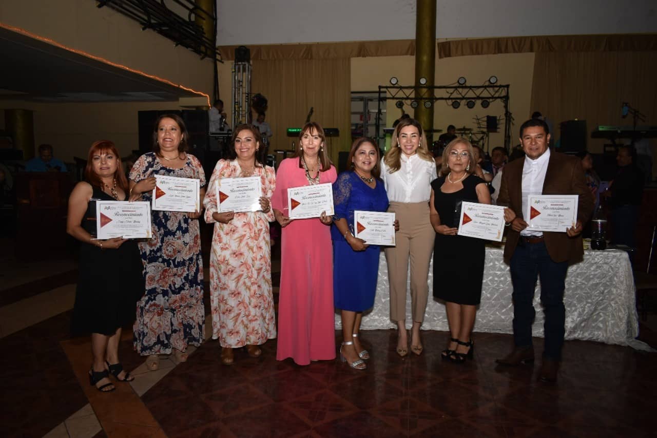 Múzquiz: Festeja Tania a los maestros