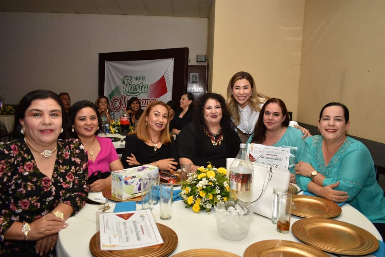 Múzquiz: Festeja Tania a los maestros