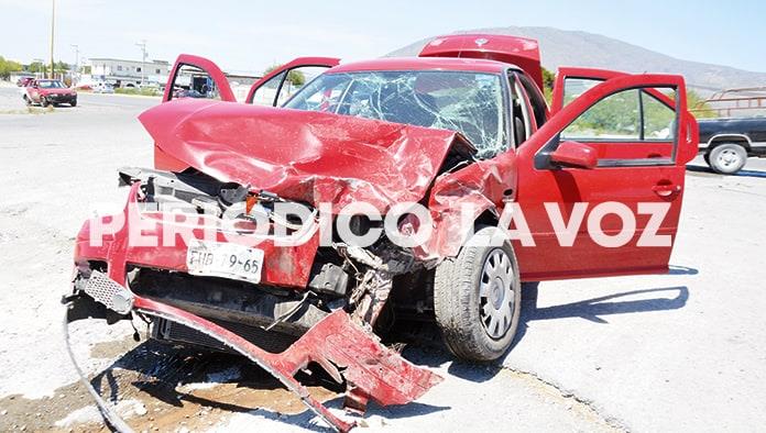 Destrozan su Jetta en la 57