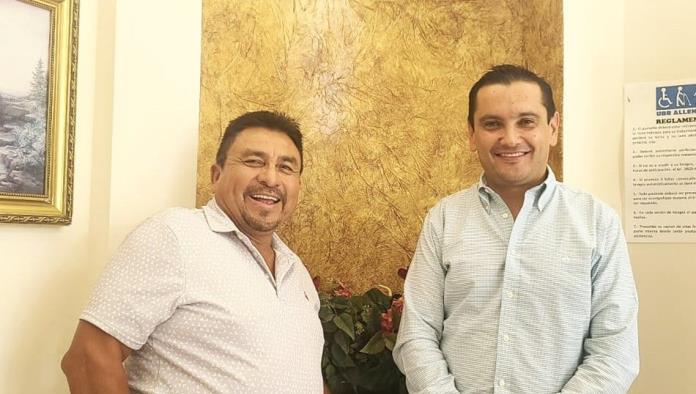 Donan insumos a planteles educativos